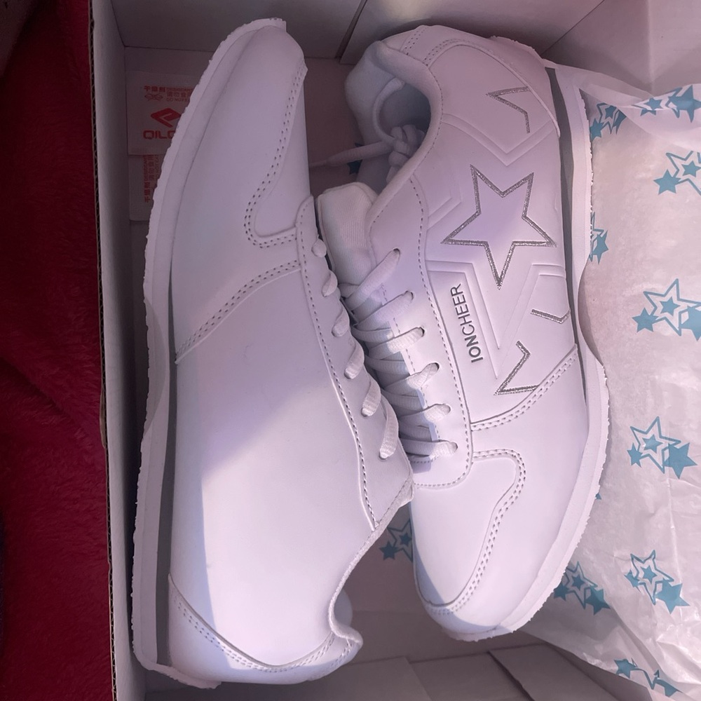 Ion Cheer White Star Sneakers